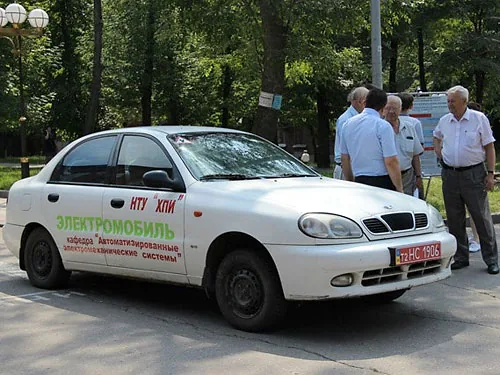 Унікальний електромобіль на суперконденсаторі створили у Харкові
