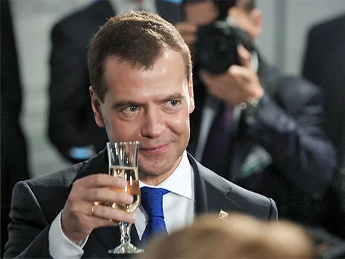 Разрешили уничтожать санкционный алкоголь в России