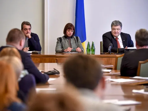 Порошенко: пора расширять круг деятельности и ответственности волонтёров