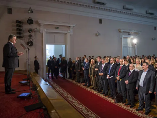 Порошенко спробує переконати Раду ухвалити "безвізові" закони. ВІДЕО