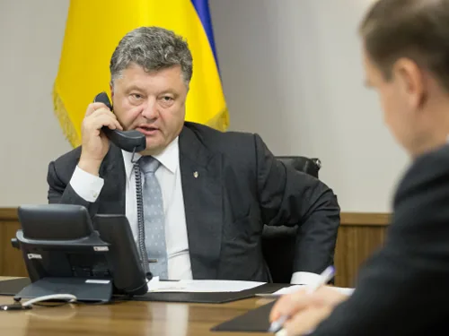 З Керрі Порошенко обговорив врегулювання конфлікту на Донбасі та підготовку виборів на Донеччині та Луганщині