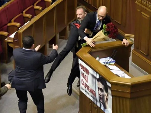 Виключення Барни з фракції БПП Порошенко підтримав, згадавши при цьому його звитяги: "Пройшов фронт, був поранений". ВІДЕО