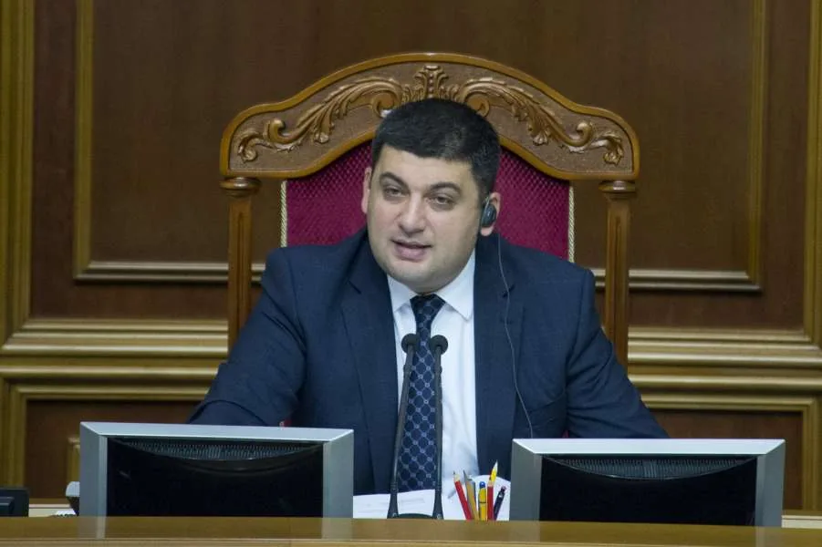 Закон про держслужбу Гройсман підписав: позбавляємося пострадянської системи управління