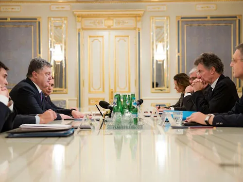 Порошенко прийняв посланців Меркель і Олланда