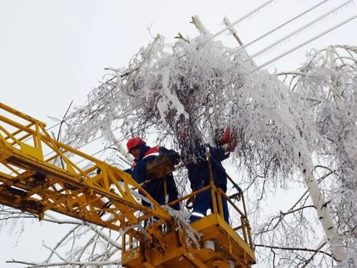 В Україні через негоду залишаються знеструмленими 129 населених пунктів у п’яти областях