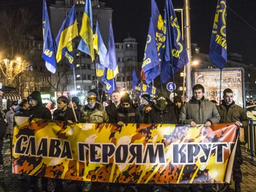 У містах України пройшла смолоскипна хода на честь героїв Крут. ВІДЕО
