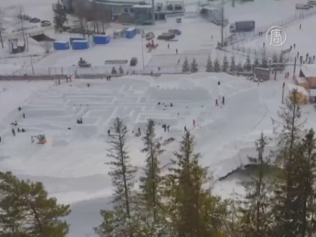 В Польше на курорте построили самый большой в мире лабиринт изо льда. ФОТО