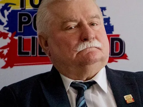 Зізнався, що підписував розписки про отримання грошей від спецслужб екс-президент Польщі Валенса