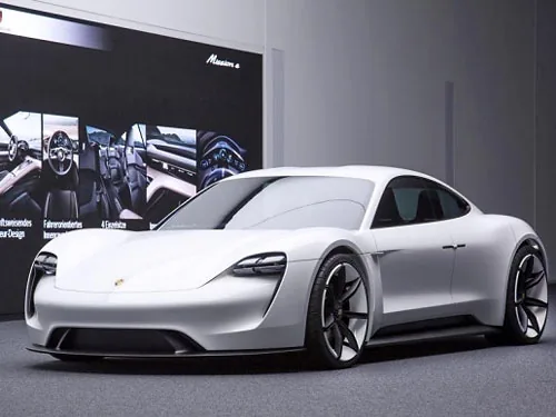 Про розробку першого серійного електрокара Mission E розповіли у Porsche