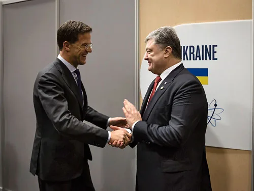 З Рютте Порошенко домовився про координацію дій напередодні референдуму щодо асоціації України з ЄС