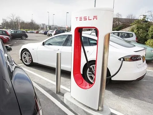 В Україні Tesla відкриває нові електрозаправки
