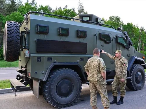 На базі МАЗ-Богдан сконструйовано новий український броньовик "Варта". ФОТО
