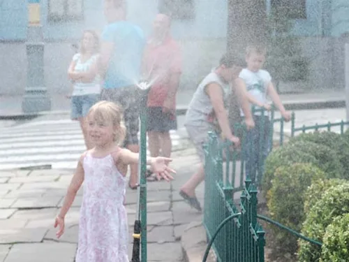 Українцям розповіли, як врятуватися від шаленої спеки. ВІДЕО