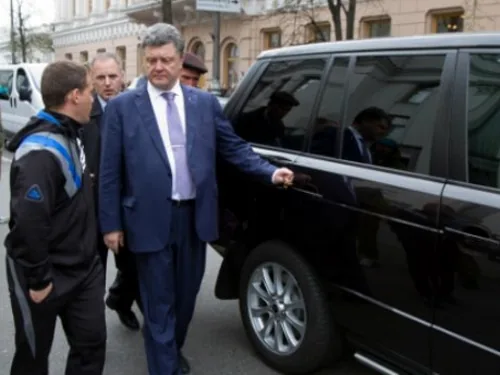 Закон про зниження акцизу на вживані авто Порошенко змінив
