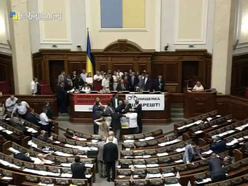 "Блокада" Ради триває. До Гройсмана прийшли профспілки. ВІДЕО
