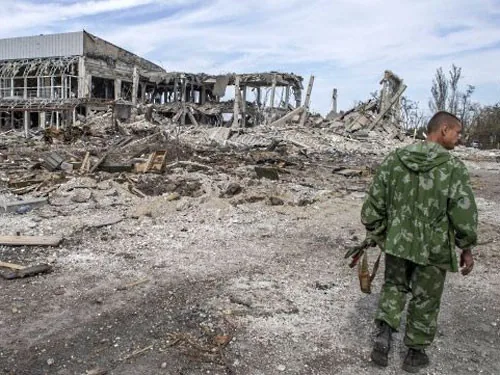Поновилися провокації біля Донецького аеропорту. ВІДЕО