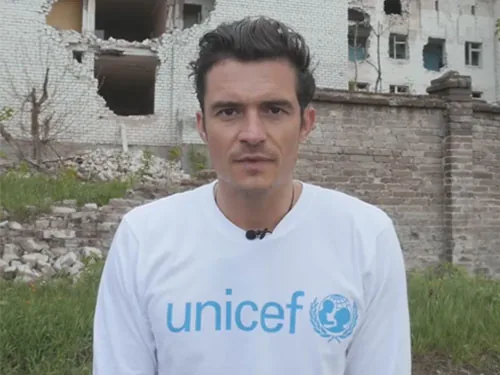 Дітей Донбасу Орландо Блум закликав дбати про безпеку. ВІДЕО