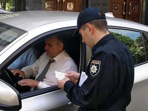 Автівки обіцяють зупиняти для перевірки масово - в Україні стартує місячник БДР