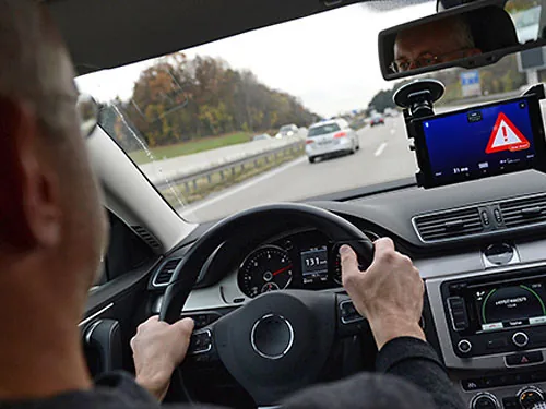 В усі нові автомобілі у Росії збираються поставити "чорні скриньки"