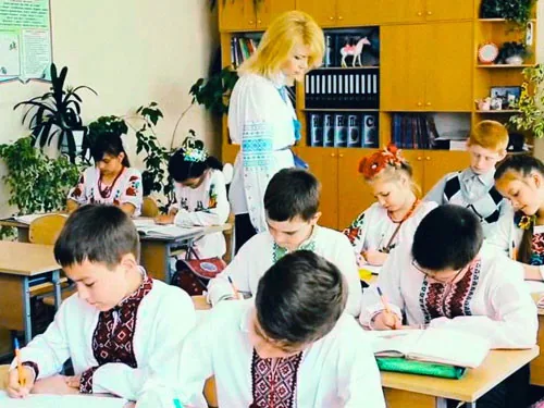 Освітян Порошенко привітав з професійним святом