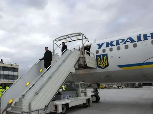 Порошенко полетів до Швеції