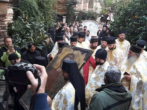 Понад тисяча паломників в Афоні взяли участь у 22-годиному богослужінні на честь архангела Михаїла