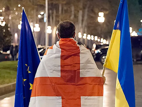 ЗМІ: ЄС планує об'єднати безвіз України та Грузії в один пакет