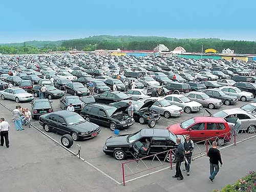 В Україні продаж вживаних легковиків у листопаді зріс майже втричі