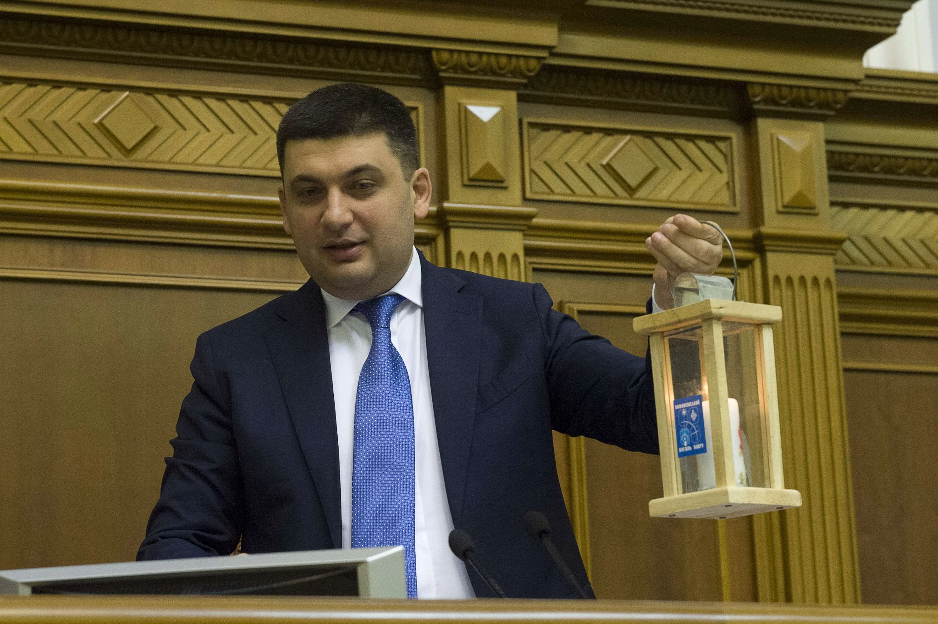 До Кабміну вперше в історії принесли Віфлеємський вогонь. ВІДЕО