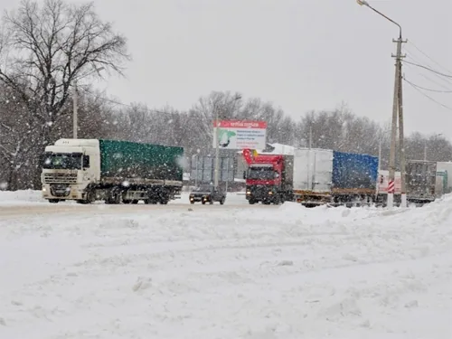 Про відсутність заторів на дорогах через негоду повідомляють рятувальники