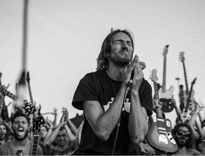 1200 музикантів Rockin'1000 зіграли пісню Nirvana Smells Like Teen Spirit. ВІДЕО
