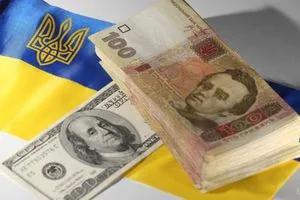 Продовжує знижувати офіційну гривню Нацбанк