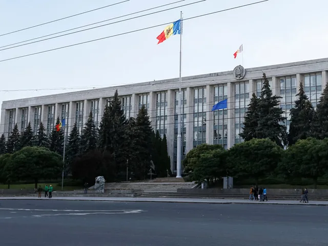 Масштабные обыски по делу о коррупции проходят в Молдавии: уже 12 задержанных