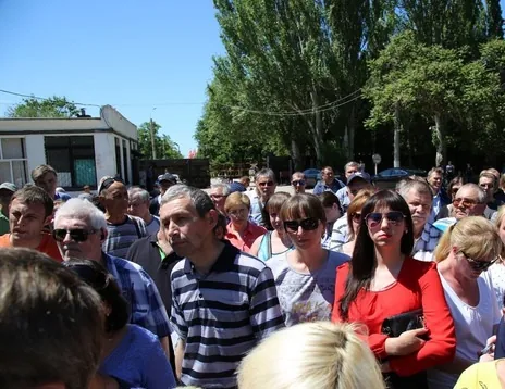 В Криму прозрілі працівники віджатого окупантами заводу вийшли на страйк - "навіщо ви нас захопили?". ВІДЕО