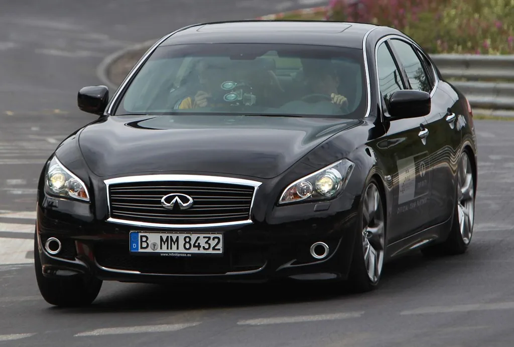 Infiniti M35h - самый быстрый и мощный среди гибридов