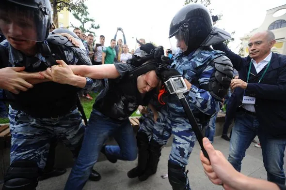 У Москві та Петербурз протестиі: вже затримали 1600 осіб. ФОТО