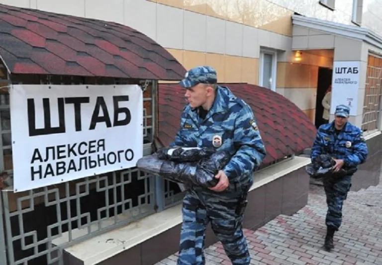 Около 30 агитаторов Навального в России задержали