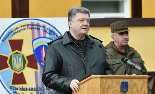 Для контрактників ЗСУ Порошенко доручив побудувати 100 житлових комплексів