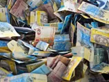 Все зароблене піде за борги: загальний борг України майже дорівнює ВВП