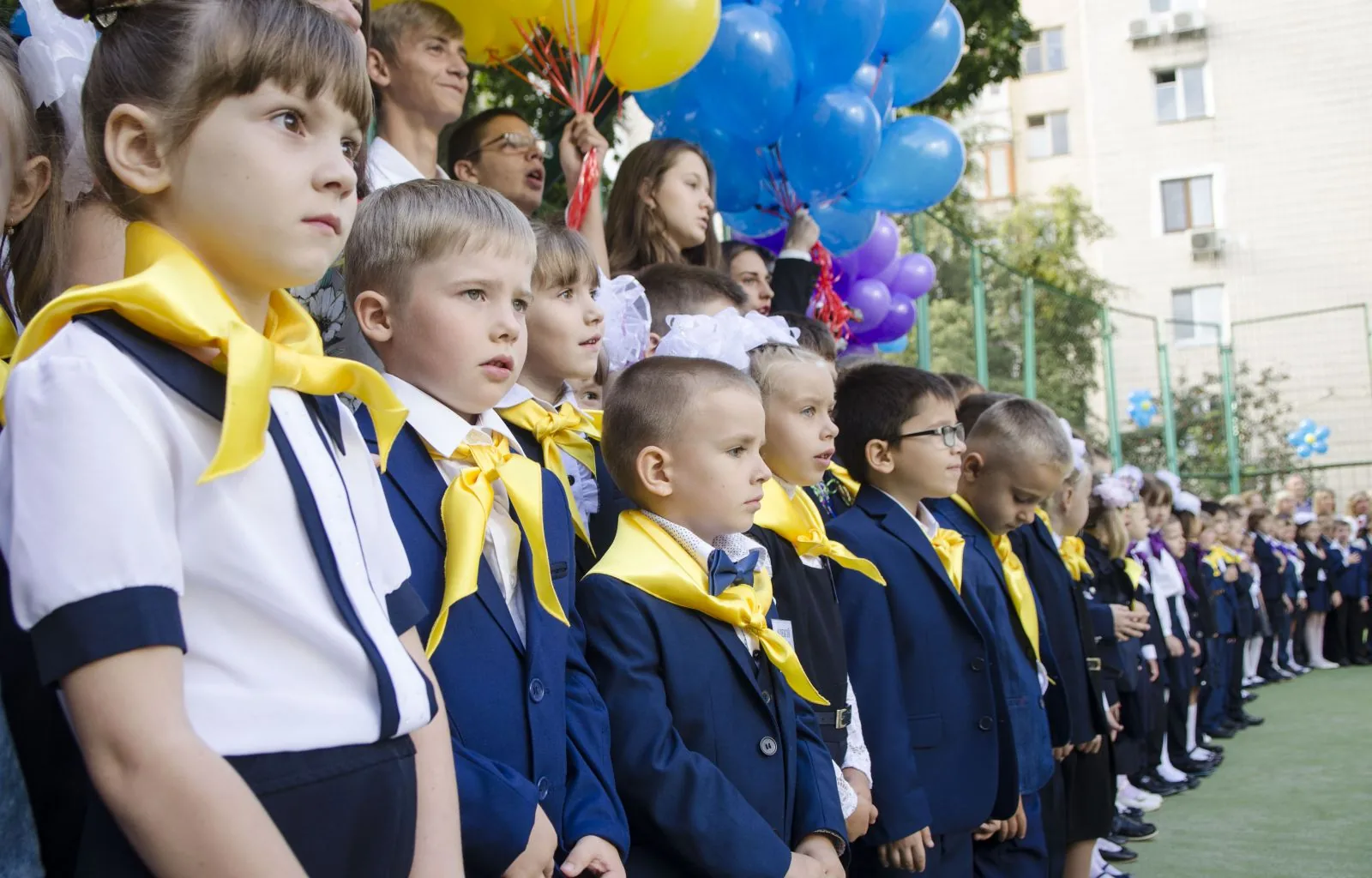 Учнів, студентів та викладачів Порошенко привітав з Днем знань