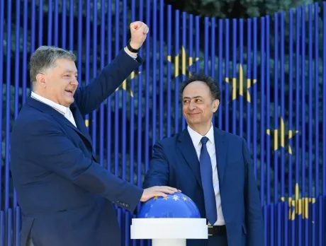 У Брюсселі президента Порошенка спитають про боротьбу з корупцією – посол ЄС