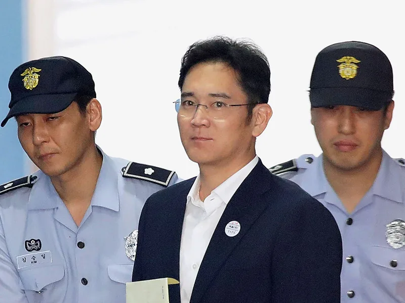 Фактического главу Samsung в Южной Корее суд освободил из-под стражи