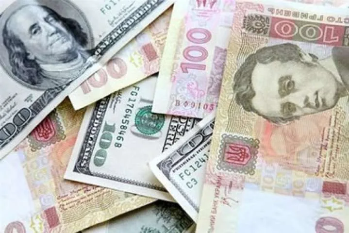 Гривня трохи знизилася до долара та євро - курс валют