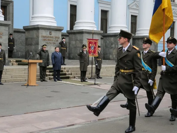 До звань офіцерів при призначенні на низку посад в Міноборони Президент змінив вимоги