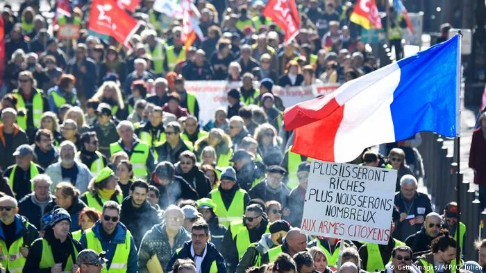 У Франції десятки тисяч людей вийшли на протести