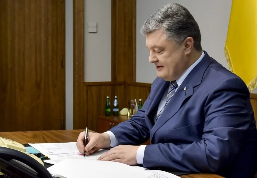 Річну національну програму Україна-НАТО підписав Порошенко