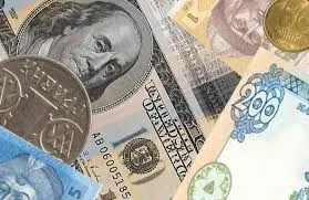 Гривня зміцнилася до долара, але знизилася до євро - курс валют