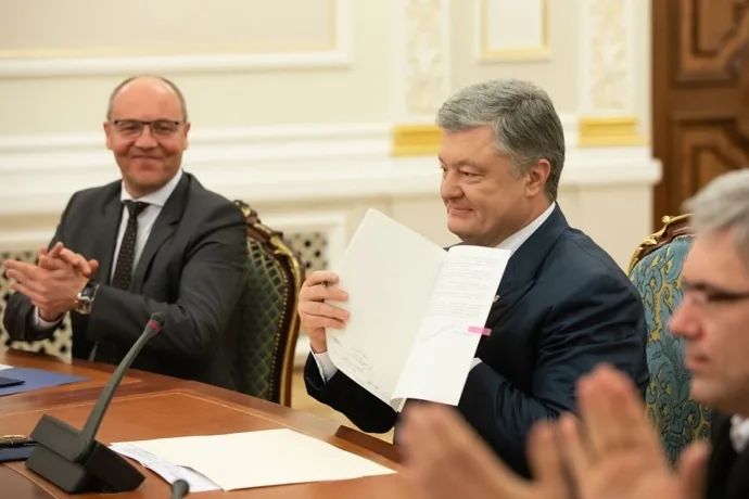 Закон про мову підписав Порошенко