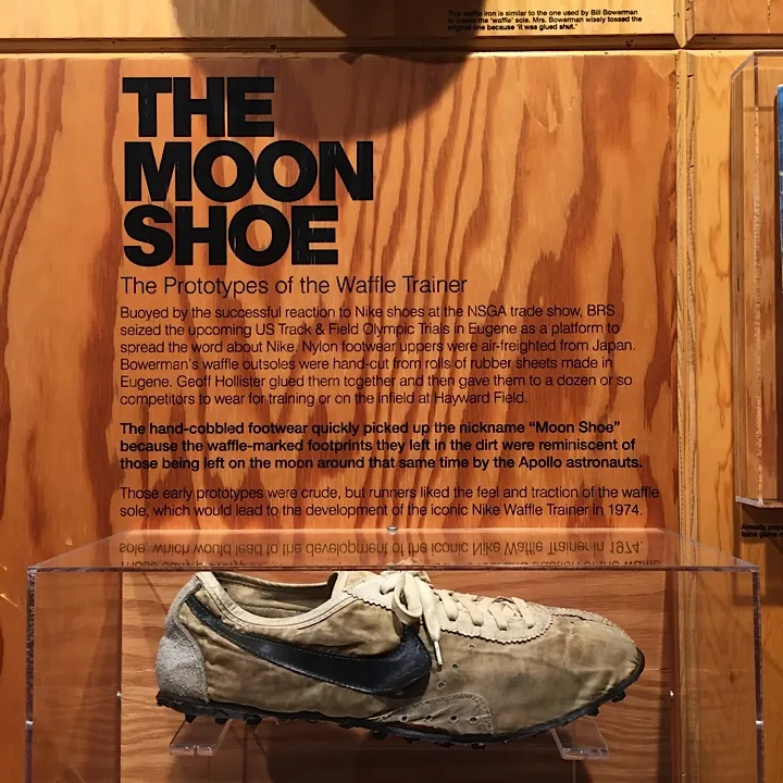 Редкие кроссовки Nike, сделанные вручную с помощью вафельницы, продали на Sotheby's за рекордную сумму