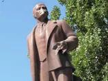 Київський Ленін втратив руку і ніс - попрацювали націоналісти. ВІДЕО